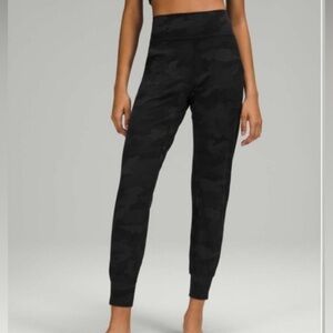 Lululemon Align Joggers Size 6 in Camo